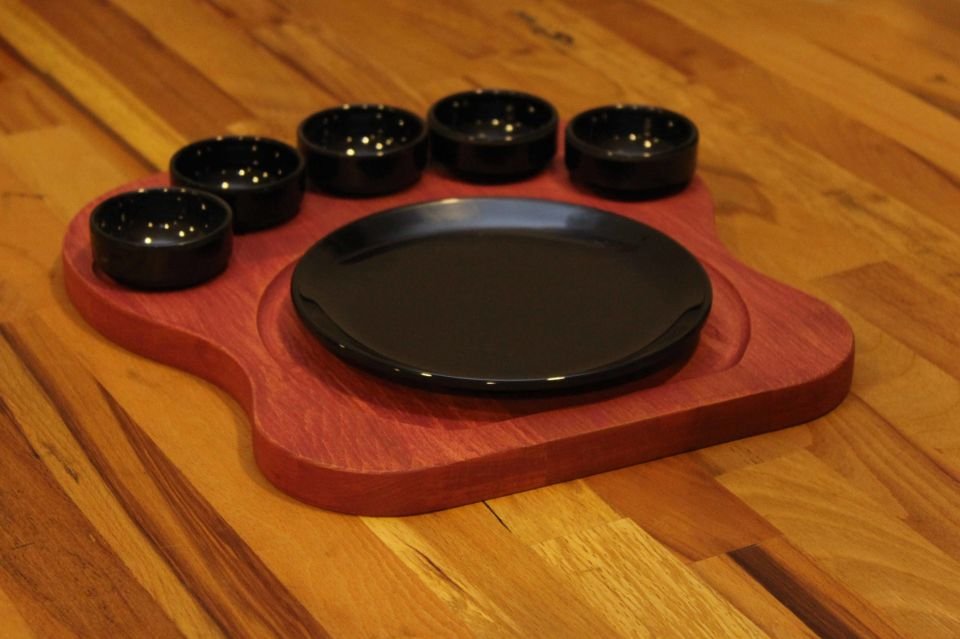 Ahşap Kişiye Özel Gürgen Ağacı Kahvaltı Sunum Tabağı – 5\'li  Melamin/Porselen Sosluklu & Yuvarlak Tabaklı Tasarım Pembe - Melamin-Siyah