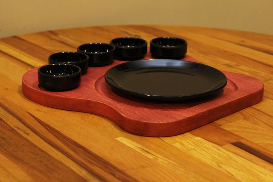 Ahşap Kişiye Özel Gürgen Ağacı Kahvaltı Sunum Tabağı – 5\'li  Melamin/Porselen Sosluklu & Yuvarlak Tabaklı Tasarım Pembe - Melamin-Siyah